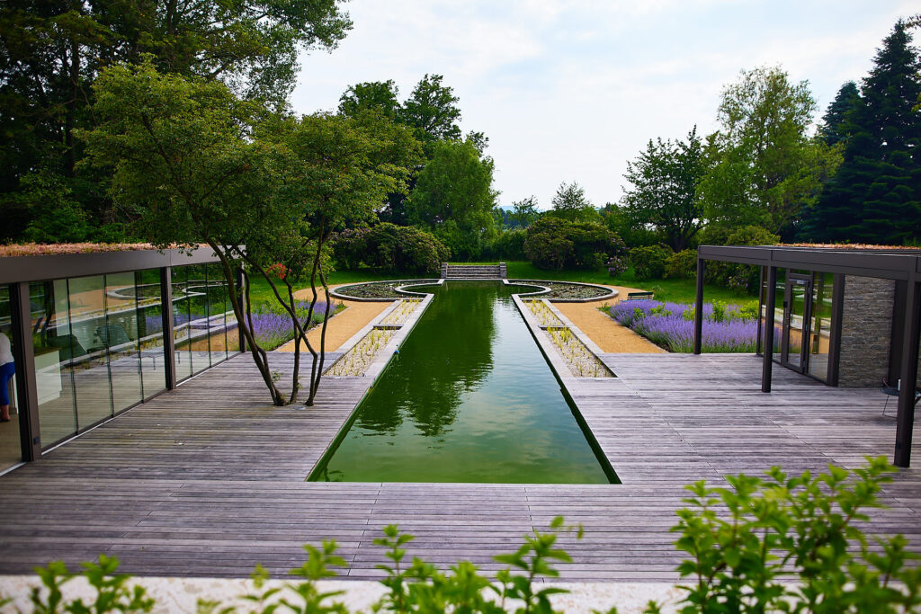 35 m langer schlüssellochförmiger Naturpool