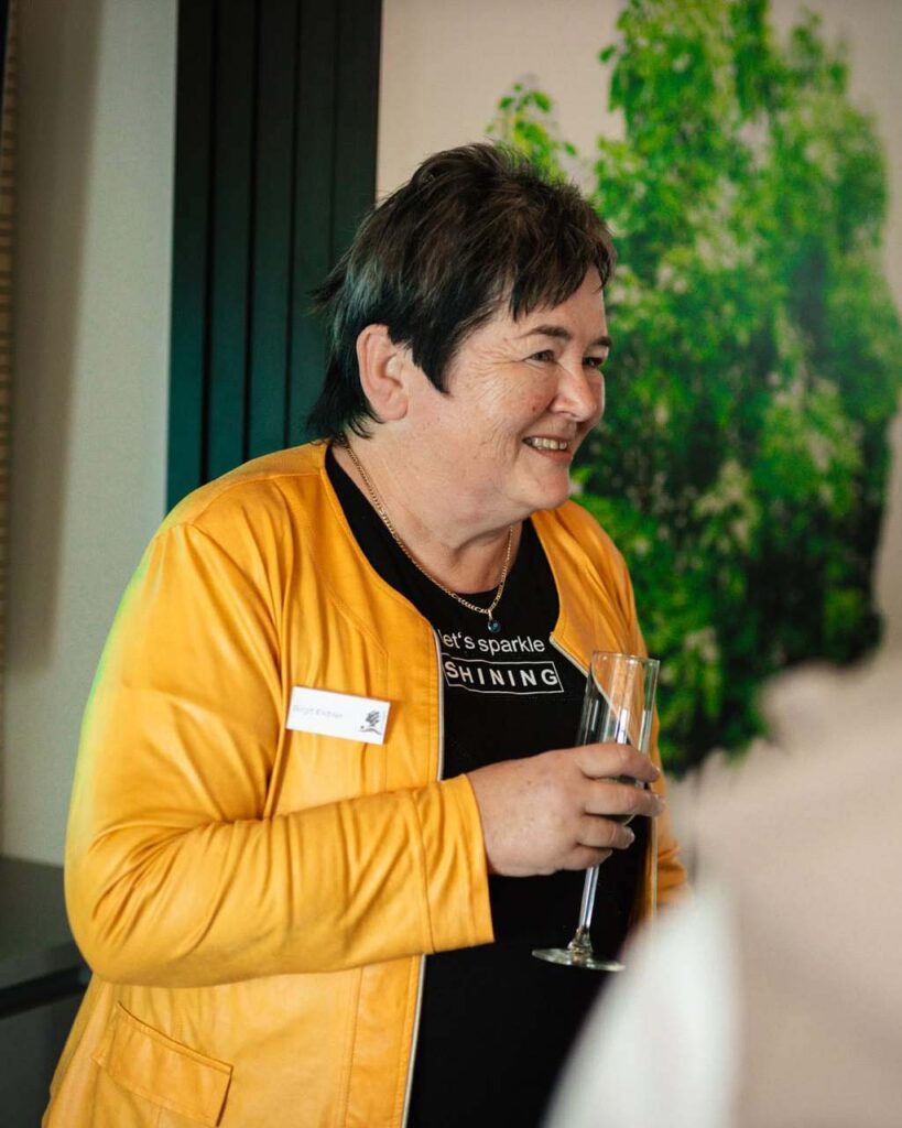 Birgit Eichler lächeln im Gespräch